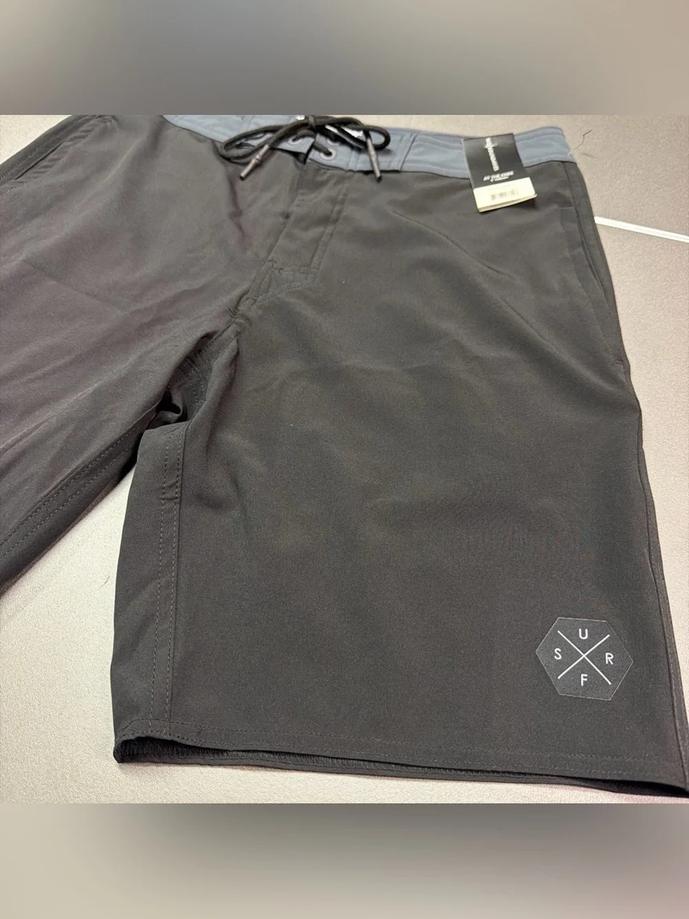 No Boundaries Mens Knee Length 9 Inch Inseam Board Shorts Size 30 NWT